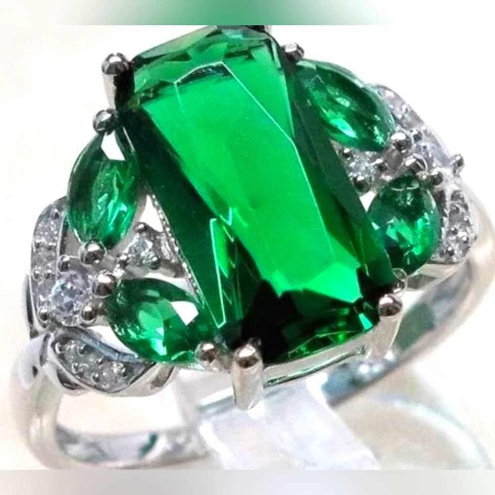 Topaz Ring blue, green and red. I only have size 7 - Picture 1 of 6
